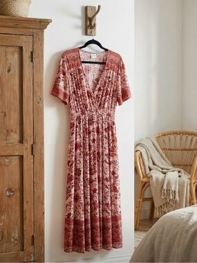 Knox Rose Floral V-Neck Maxi Dress in Dusty Rose.